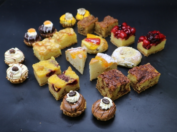 Luxe cakestukjes assorti in Caise
