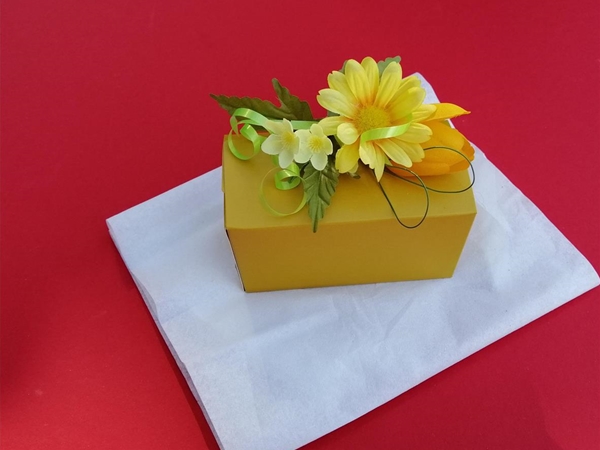 Luxe geschenkdoos Handwerkbonbons&nbsp;geel